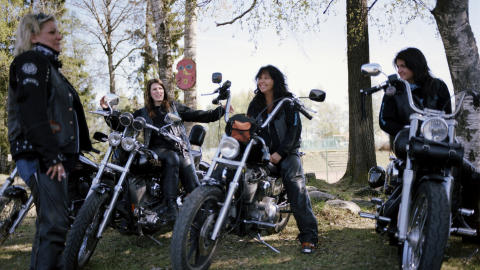 On the road again: Jentene i H-D Cats holder en liten pause p� s�ndagsturen, fra venstre Cathrine Lindgren, Marianne J�rgensen, Ann Kristin Lund og Liv Anita Leithe.