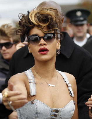 Slik kler han opp bestevenninna Rihanna