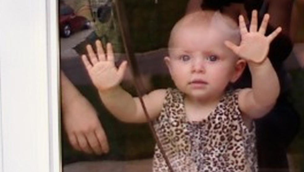 MYSTERIUM: I snart tre uker har lille Lisa Irwin (10 mnd) v�rt savnet etter at hun forsvant fra sin seng i familiens hjem i Kansas, Missouri i USA. Politiets etterforskning denne uken kaster ny mistanke over foreldrene, samtidig som flere vitnebeskrivelser peker ut en mann som bar rundt p� en baby samme natt som Lisa forsvant. Foto: REUTERS/Kansas City police