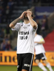 RBK-toppscoreren fikk l�nna halvert