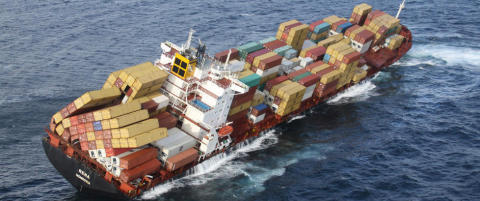 Bergingsmannskaper tilbake p� havarert skip
