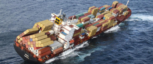 Bergingsmannskaper tilbake p� havarert skip