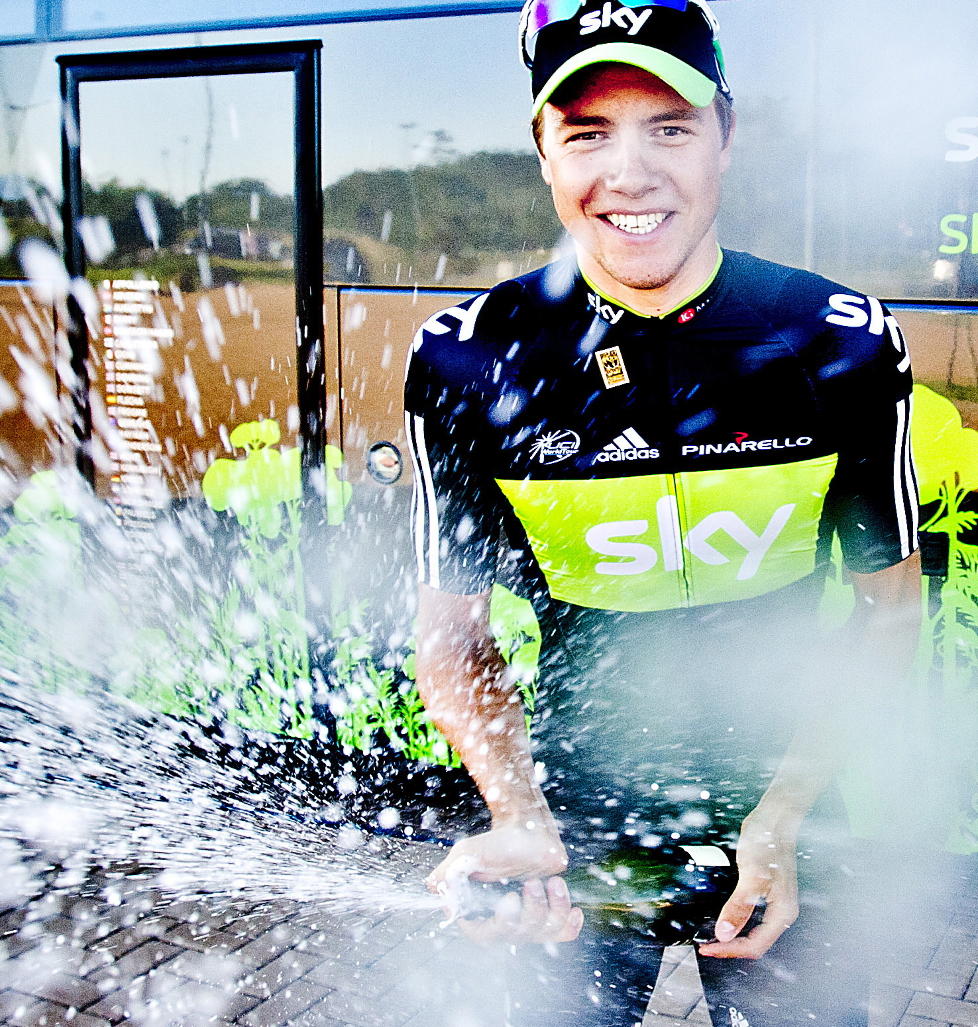KONTRAKTSFEIRING?: Edvald Boasson Hagen (24) kan juble for at han n�rmer seg ny langtidskontrakt. Her etter sin andre seier i �rets Tour de France. FOTO: THOMAS RASMUS SKAUG / DAGBLADET