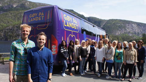 KAMP MOT FRAFLYTTING: Nilsen og Nyhagen er for tiden aktuelle i tv-serien �G�y p� landet�. Foto: TVNorge