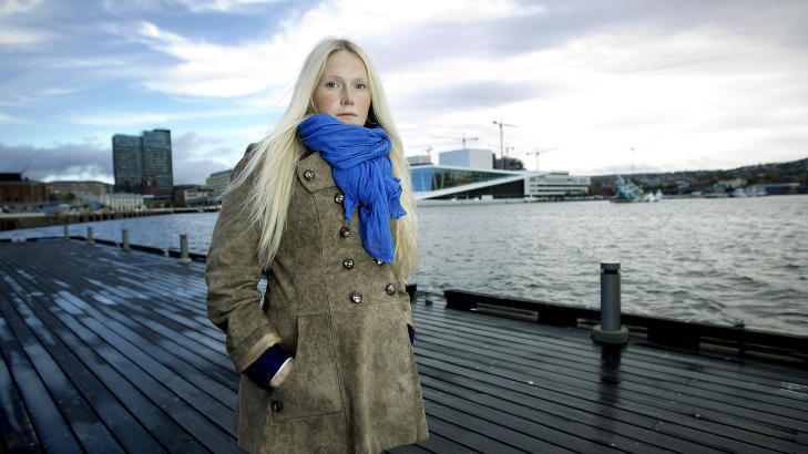 MENER SEG OGSÅ PRESSET UT: 20. oktober 2011 fortalte Uloba-assistent Johanne Flønes Monsen (26) at hun ble presset ut av jobben etter at hun ble gravid. Hun mener hun ble presset ut på grunn av graviditeten. 26-åringen fikk fra tilbud fra ledelsen om økonomisk kompenasjon for den perioden hun har fått redusert arbeidstid. Foto: BJØRN LANGSEM/DAGBLADET MENER SEG OGSÅ PRESSET UT: 20. oktober 2011 fortalte Uloba-assistent Johanne Flønes Monsen (26) at hun ble presset ut av jobben etter at hun ble gravid. Hun mener hun ble presset ut på grunn av graviditeten. 26-åringen fikk fra tilbud fra ledelsen om økonomisk kompenasjon for den perioden hun har fått redusert arbeidstid. Foto: BJØRN LANGSEM/DAGBLADET