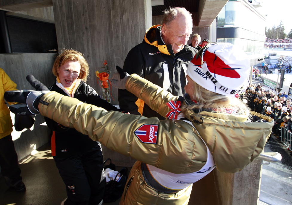 DRONNINGEN OG SKIPRINSESSA: Therese Johaugs VM-gull p� tremila vakte begeistring i alle samfunnslag.Foto: Lise �serud / Scanpix
