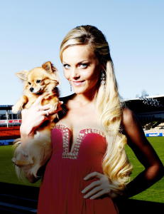 Fotballfruen sl�r knockout p� Rachel