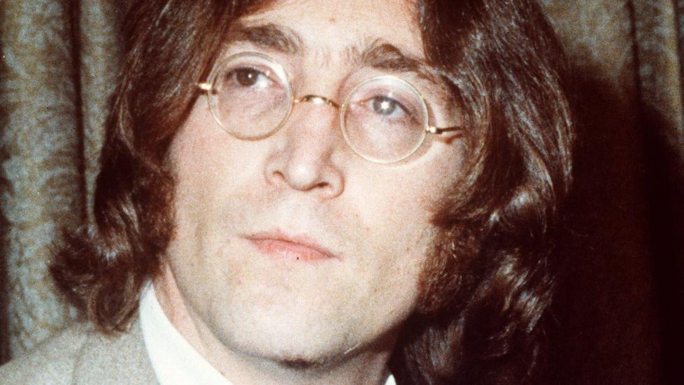 KJENDISTANN: En tannlege fra Canada kj�pte nylig tanna til John Lennon for 177 000 kroner p� en auksjon i England. Foto: AP/Scanpix