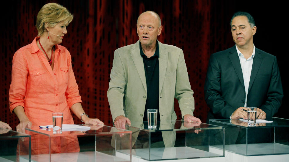 M�TTES TIL DEBATT: Sofie Hexeberg, Christian Drevon og Fedon Lindberg m�ttes i forrige uke til debatt p� Litteraturhuset om lavkarbo. Tallene fra skattelistene viser at Drevon er den av dem som tjente best i 2010. Foto: Jacques Hvistendahl