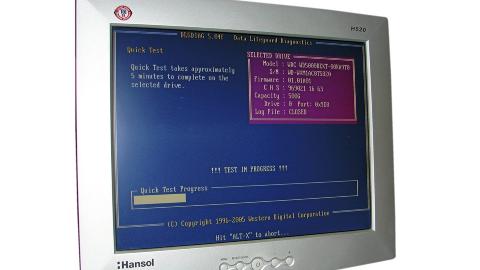 DOS: Diagnoseprogrammene er element�re i sitt utseende og ikke alle har st�tte for mus, men de fungerer godt, spesielt n�r Windows ikke starter opp. HjemmePC