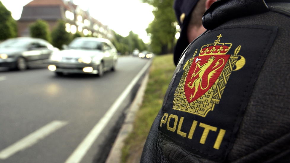  AVISER BYTTET UT  - F�r leste folk aviser mens de satt i k�. N� er det oftere elektroniske medier som tar oppmerksomheten bort fra kj�ringen sier operasjonsleder Torger St�dle. Foto: John T. Pedersen/Dagbladet