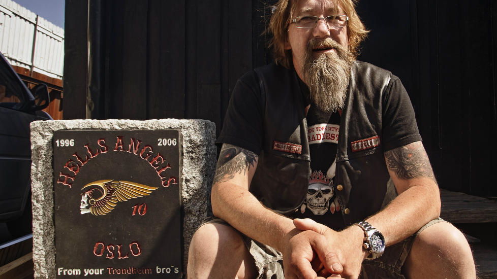 S�KSM�L: Rune Olsgaard forteller at Hells Angels har copyright p� symbolet sitt, og vil g� til s�ksm�l mot forlaget. Foto: Otto von M�nchow