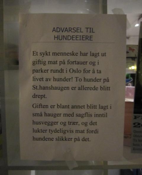 USIGNERT: Slike usignerte lapper henger i Oslo sentrum. Foto: 2400@db.no