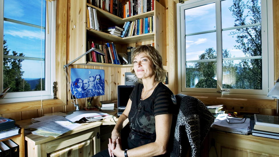 DOKUMENTARISK: NRK-journalist Sigrun Slapgard og har skrevet flere dokumentarb�ker. Ogs� hennes romandebut har et dokumentarisk utgangspunkt. Foto: Torbj�rn Gr�nning / Dagbladet