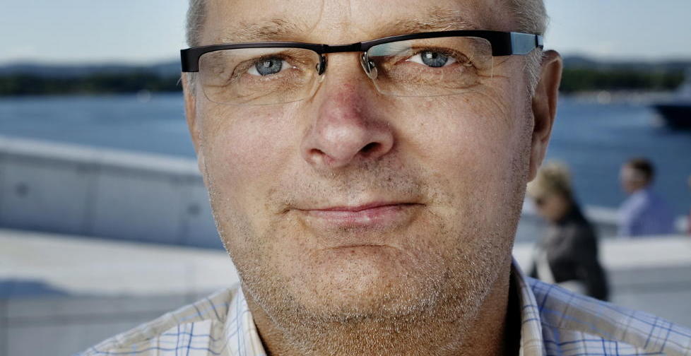 DEBUTANT: Knut Henning Larsen er strafferettsadvokat til daglig. Nå debuterer han med krimroman. - 978x