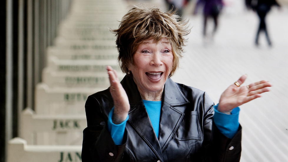 Lang tur, aldri sur: Filmstjernen Shirley MacLaine har vunnet  Oscar, jobbet med mange av Hollywoods giganter, hatt forhold til flere av sine medspillere, og skrevet et titalls bestselgere. Og det er bare i dette livet.
Foto: Agnete Brun / Dagbladet