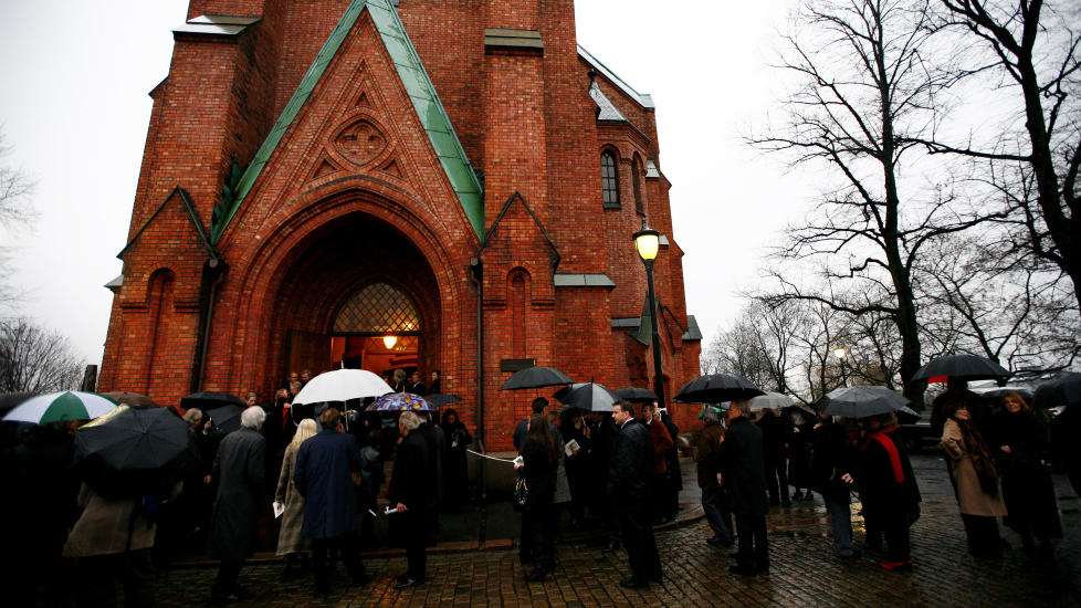 URANIENBORG KIRKE: Oslo-kirken brukes til bisettelser, men det er bare i boka om �ge Aleksandersen at den har gravst�tter og kirkeg�rd. Foto: Sara Johannessen/SCANPIX
