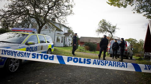 FUNNET AV KORET: Melkebonden (69) skulle spille sammen med et kor i bygda. Da han ikke dukket opp, reiste noen av kordeltakerne hjem til g�rden, der de fant ekteparet drept. Foto: �istein Norum Monsen / DAGBLADET