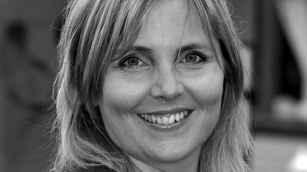 BAK HVERDAGEN: Oppdemmende f�lelser ulmer bak det hverdagslige i Angela Hagens debutnoveller. Foto: OKTOBER / Heidi-Beate S�dahl