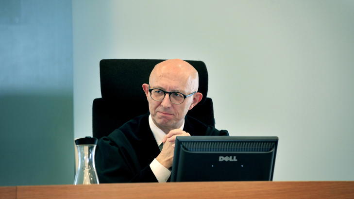 VURDERER VITNER: Tingrettsdommer  Svein �ge Sk�lnes vil fortl�pende vurdere hvilke vitner som skal slippe til. Foto: Jacques Hvistendahl
