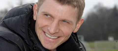 OPERASKIKKELSE: Ogs� Tore Andre Flo, som utlignet til 1-1 mot Brasil i den minneverdige fotballkampen, er �n av skikkelsene i Kalv�s operaforestilling. 

Foto: Keith Hammett/Dagbladet