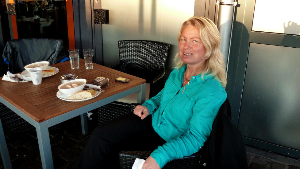 OVERRASKET: Kari (34) har bodd i Haugesund i flere �r, og kan ikke huske � ha sett noe til SOS Rasisme i byen, til tross for at organisasjonen hevder � mesteparten av byens ungdom under vingene. Foto: Eiliv Frich Flydal/Dagbladet
