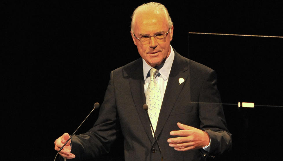 �NSKER ENDRING: Franz Beckenbauer leder arbeidsgruppa som �nsker � endre fotballreglene foran VM i 2014. Foto: Alexander Joe,  AFP/Scanpix