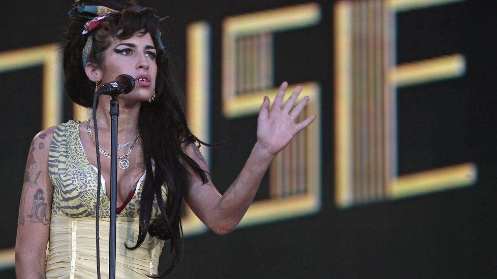 DRAKK SEG IHJEL: Britiske rettsmedisinere har konkluderer n� med at Amy Winehouse d�de av akutt alkoholforgiftning. Stjerneartisten d�de bare 27 �r 24. juli. Foto: Stella Pictures