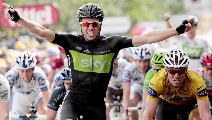 SEIEREN: Edvald Boasson Hagen vant sjette etappe i Tour de France foran Thor Hushovd (t.h.). Dermed f�r han rallyturen Solberg lovet ham dersom han vant minst �n etappe. Edvald vant to.
Foto: Stian Lysberg Solum, Scanpix