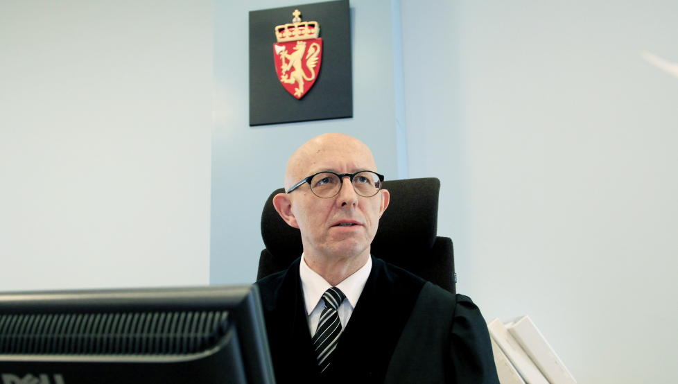 KREVER LISTER FRAMLAGT: - Nye bevis kan legges fram mot motpartens vilje, konkluderte tingrettsdommer Svein �ge Sk�lnes i dag morges.
SOS Rasisme er i retten, saks�kt for 9,7 millioner kroner av Landsr�det for Norges barne- og ungdomsorganisasjoner. Foto: Jacques Hvistendahl