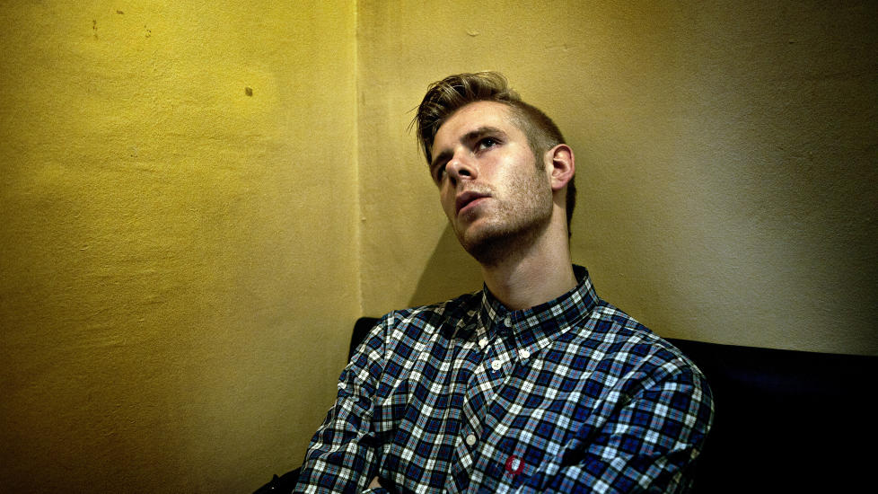 RETT OPP OG OPP!: Lars Vaulars nye plate krever noen runder f�r man blir ordentlig kjent. Men som han selv sier, man skal ikke skue hunden p� h�rene.
Foto: Lars Eivind Bones / Dagbladet