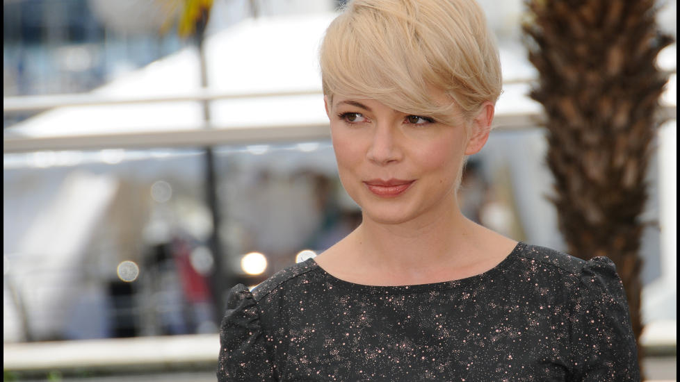 F�TT VALP: Mamma Michelle Williams har kj�pt valp til datteren Matilda. Hennes forslag falt ikke helt i god jord, men Williams var forn�yd med navnet dattera til slutt gikk for. Foto: Stella Pictures