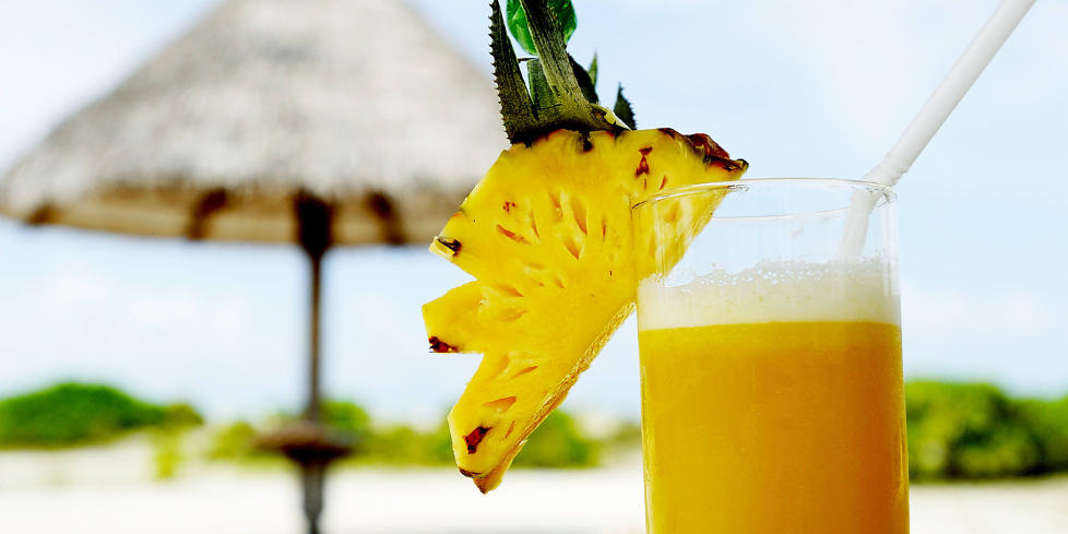 EKSOTISK: Sol fra skyfri himmel, palmer, strand og eksotiske drinker er feriedr�mmen. Foto: THOMAS RASMUS SKAUG