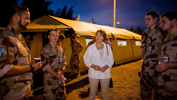 SNAKKET OM ORION-FLY: Forsvarsminster Grete Faremo m�tte i dag dem som daglig jakter p� pirater. Foto: Torgeir Haugaard/Forsvarets mediesenter