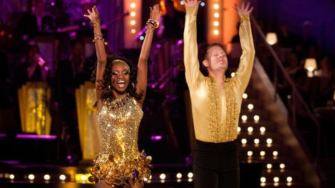 F�RSTEPAR UT: Stella Mwangi danset jive for � hedre Tina Turner. Foto: Audun Braastad/Stella Pictures