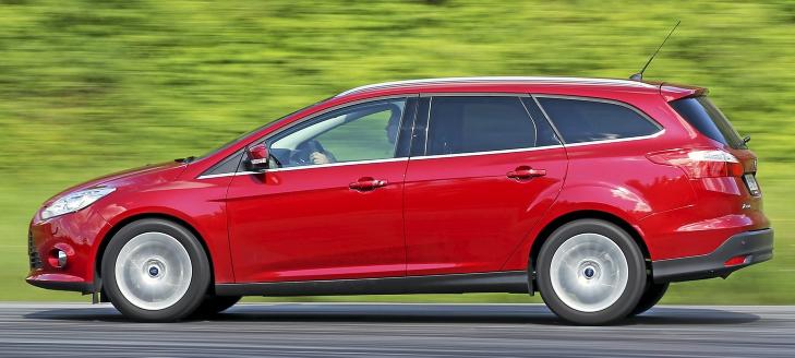 VINNERBIL: I stasjonsvognsutgave har Ford Focus nok plass til � fungere som fullverdig familiebil. I tillegg er den morsom, samt billig i innkj�p og drift. Foto: TERJE BJ�RNSEN