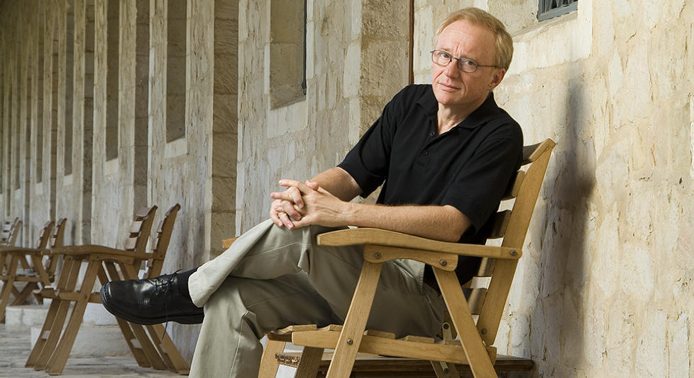 R�RENDE: Forfatter David Grossman skriver at han begynte p� �En kvinne p� flukt fra budskapet� i h�p om at den skulle beskytte hans yngste s�nn som skulle ut i milit�rtjeneste i Israel. Foto: Forlaget Press