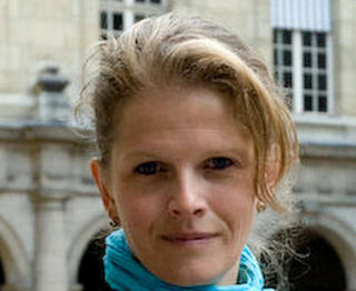 Viktig fellesreferanse: Disse jentene og guttene som aldri er med i barneselskap, aldri bl�ser lys eller synger �Hurra for deg�, vokser opp blant oss uten � f� denne viktige fellesreferansen, skriver Kristine Grav Hardeberg (bildet).