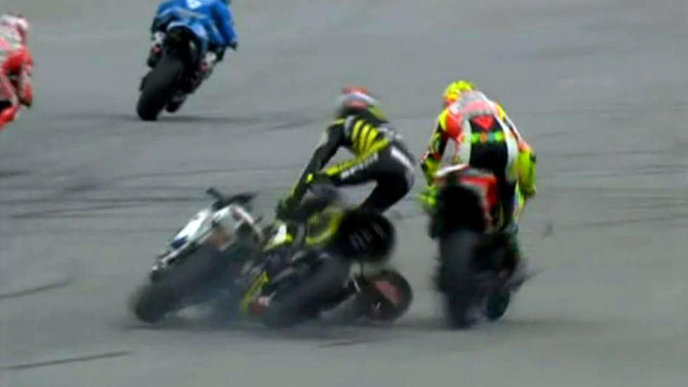 FERDIG MED STILLHETEN: Marco Simoncellis far vil ha masse lyd for � hedre sin avd�de s�nn n�r MotoGP-sirkuset skal kj�re igjen i Valencai s�ndag. Bildet er fra d�dskrasjet i Malaysia. Foto: AFP  / MOTOGP DORNA SPORTS