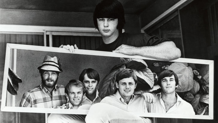 HVEM ER SJEFEN? Brian Wilson f�r resten av Beach Boys til � f�le seg sm�.  Foto: EMI / Capitol Photo Archives