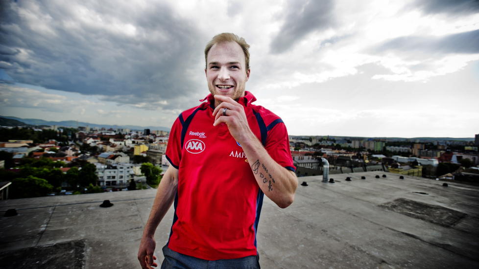 ST�TTER LAGKAMERAT: F�rjestad-spiller Martin Sevc kan f� lang karantene etter at han kalte en motspiller �din j�vla sig�yner�.  - Det er ingen som bryr seg om hva som ble sagt n�r kampen er slutt. Ingen tar det personlig, sier den norske landslagsspilleren Marius Holtet.Foto: Thomas Rasmus Skaug / Dagbladet