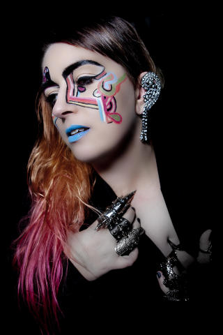 NORGES LADY GAGA: Sundnes mener Johansen var Gaga f�r Gaga var det selv. Foto: Arne Bru Haug/Minnie Oh