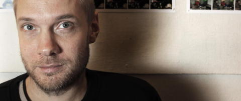 - Jeg tegner han idioten med dum stemme