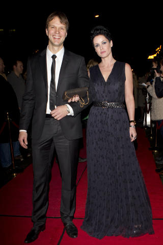 I MULBERRY: Filmens regiss�r, Alexander Eik, kom arm i arm med Lene Nystr�m. Foto: Roger Fosaas/Stella Pictures