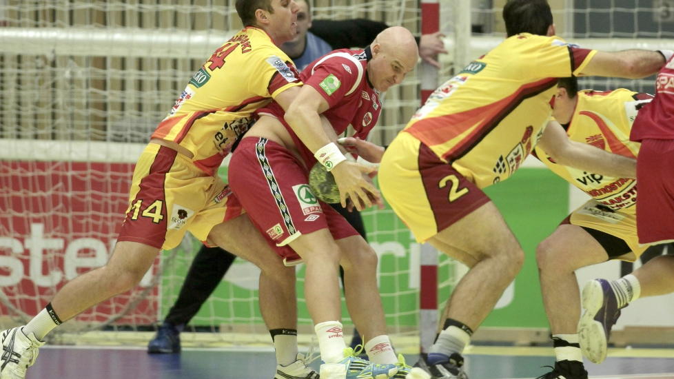 TILBAKE P� REKORDTID: Bjarte Myrhol var i dag tilbake p� landslaget etter � ha v�rt ute som f�lge av testikkelkreft.
Foto: Stian Lysberg Solum / SCANPIX