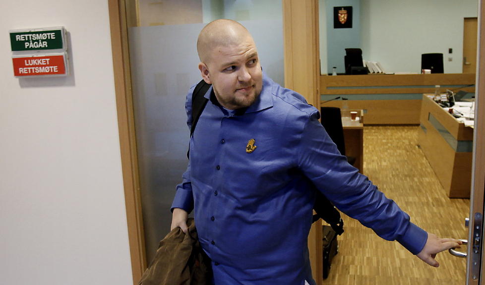 I RETTEN: Nestleder i SOS Rasisme Kenneth Fuglemsmo forlot retten etter vitneavh�ret. Foto: ERLING H�GELAND/Dagbladet