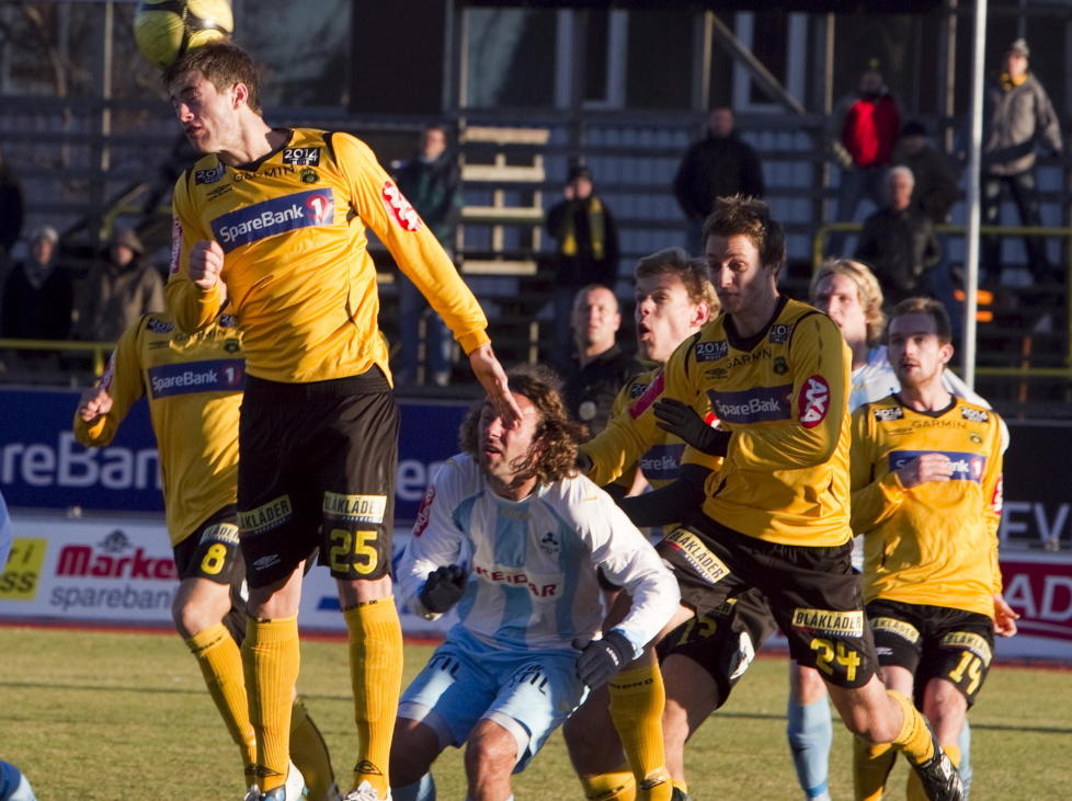 KAN G� KONKURS: Fotballklubben Moss er i dyp �konomisk krise og kan i verste fall bli sl�tt konkurs. Dette bildet er fra kamp mot Follo.
Foto: Heiko Junge / Scanpix