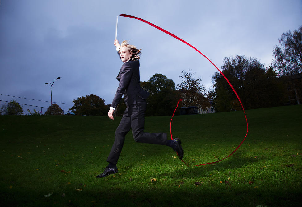 HOLDER MASKA: Calle har et sjeldent talent for deadpan-humor og leverer gjerne absurde replikker med stramt ansikt. I gymnastida var derimot Jim Carrey helten.Foto: Lars Myhren Holand
