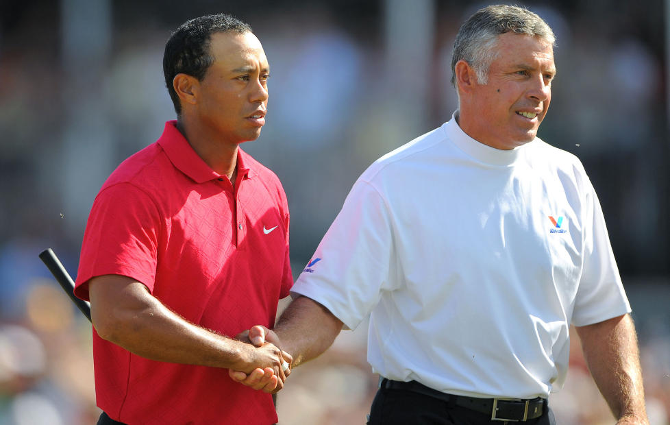 VONDT BLOD: Steve Williams er bitter etter � ha blitt vraket som Tiger Woods' caddie, og sjokkerte p� en prisutdeling i Kina der han kalte sin gamle venn og arbeidsgiver et svart rassh�l. Foto:  AFP PHOTO/William WEST/FILES