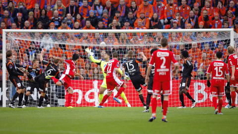 H�PET: Brann utlignet til 1-1 bare noen minutter etter AaFKs lederm�l.
Foto: Svein Ove Ekornesv�g / Scanpix
